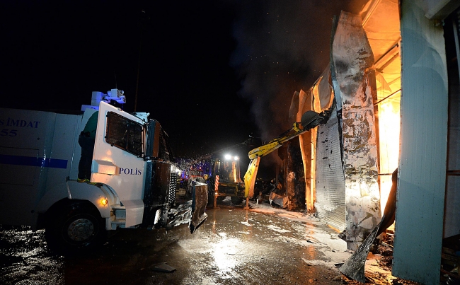 Sebze meyve halinde yangın çıktı